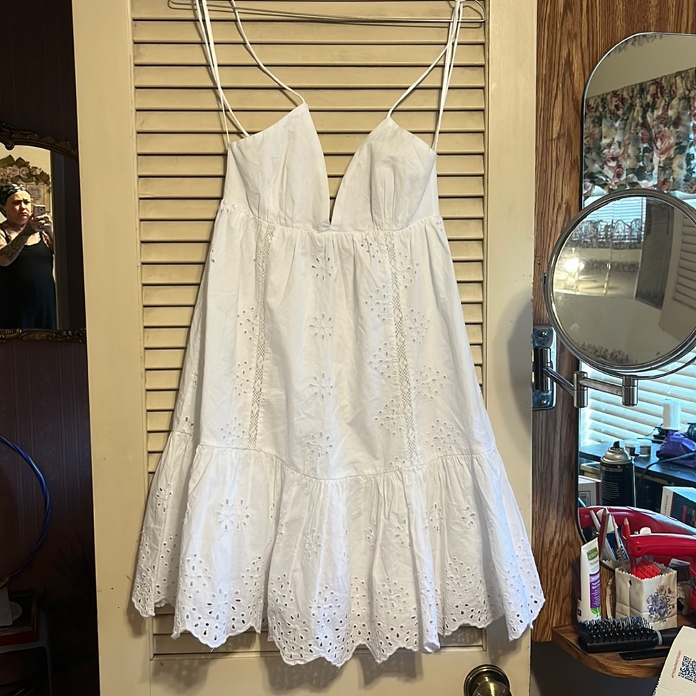 Zara NWT size XS white eyelet dress. With liner. So pretty open back tie